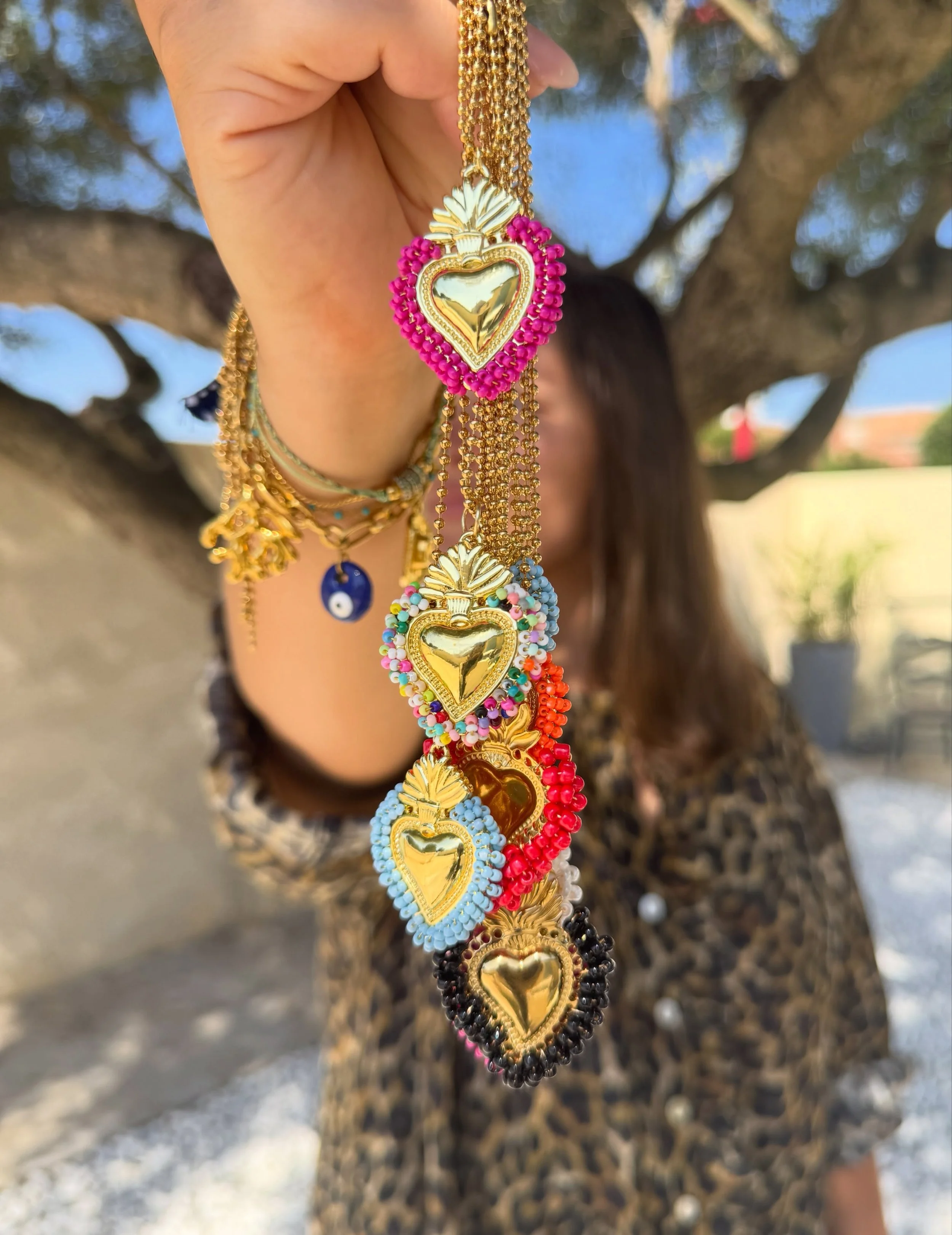 Dites-lui &ldquo;je t&rsquo;aime&rdquo; avec un collier @mllebassin.officiel 

Des c&oelig;urs sacr&eacute;s color&eacute;s, des croix bijoux lumineuses et des perles &eacute;clatantes&hellip;
Les colliers fabriqu&eacute;s au Bassin d&rsquo;Arcachon 