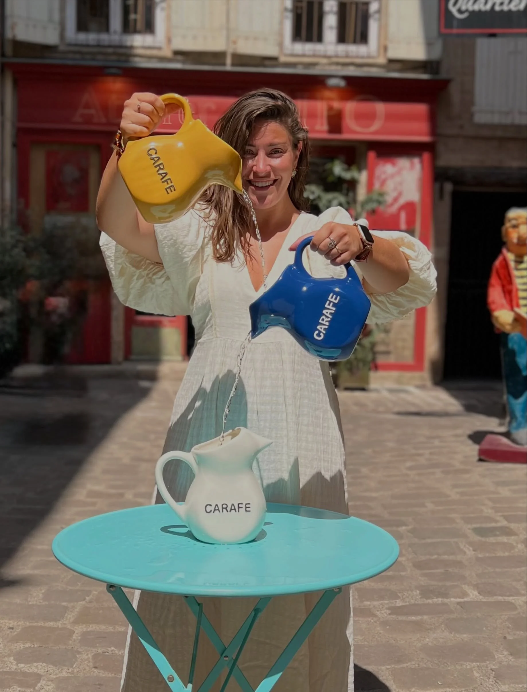 L&rsquo;&eacute;t&eacute; se sert avec style 🍋 

Nos carafes iconiques @bazardeluxedeco sont l&agrave;, en 3 couleurs pour twister votre table. Un indispensable d&eacute;co qui ne se trouve qu&rsquo;en boutique uniquement 💫 (pas d&rsquo;envoie poss