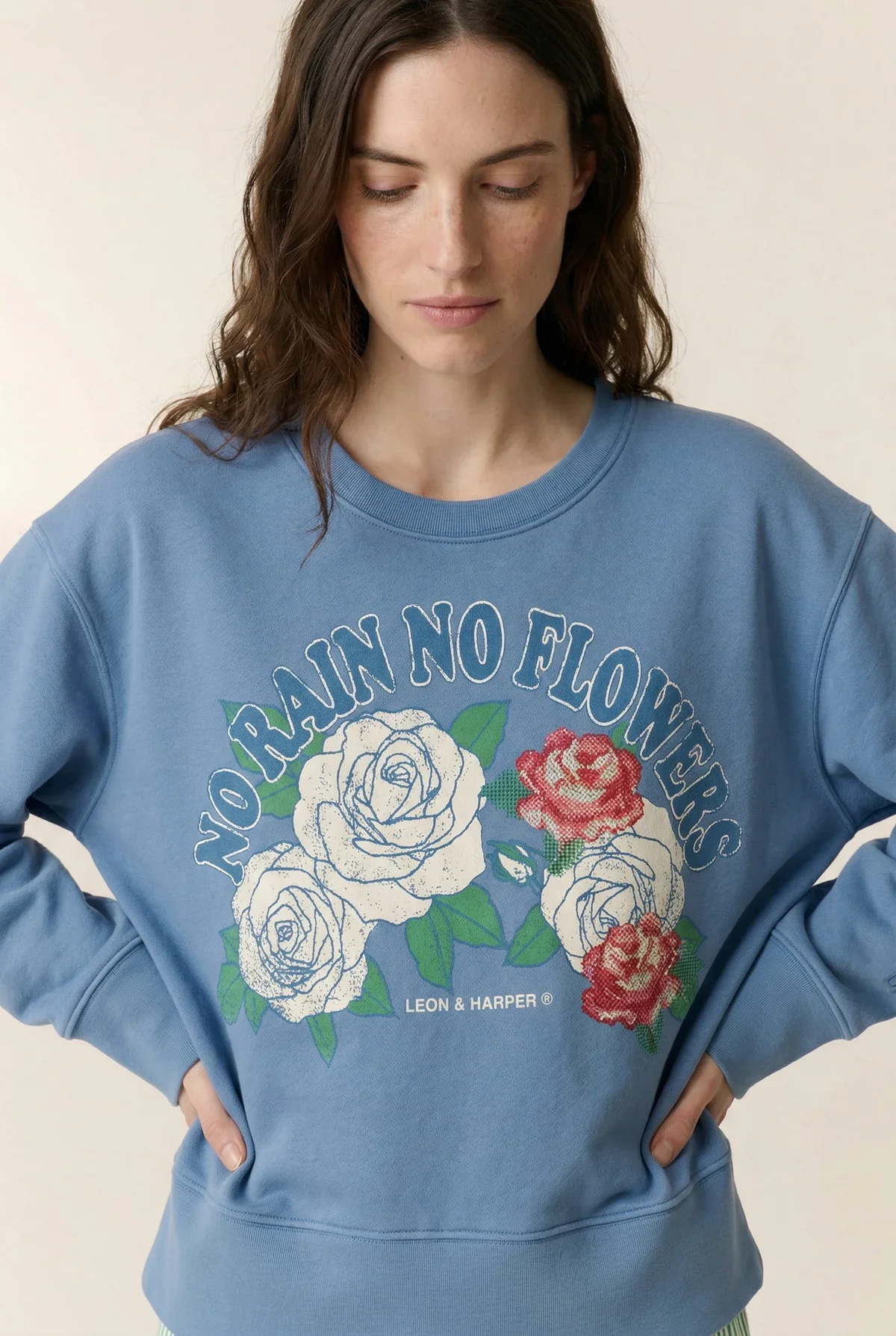 Sweat Sorbet Rain Sky Leon & Harper avec imprimé roses et message No Rain No Flowers