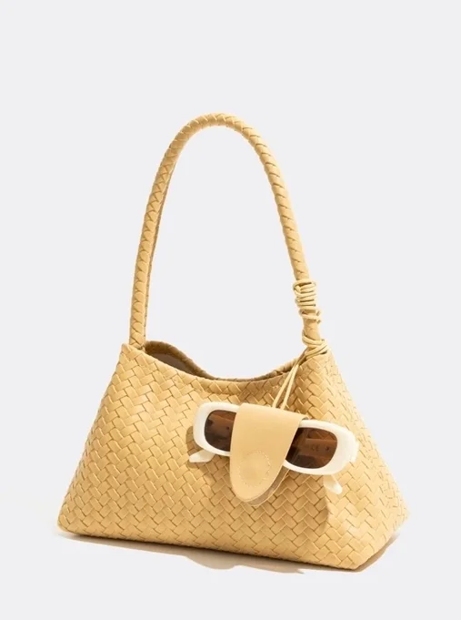 Sac tressé en cuir vegan au style chic et minimaliste