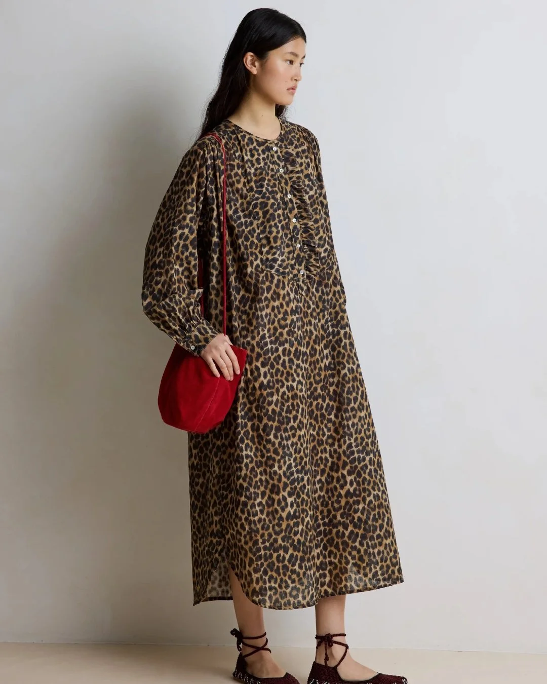 Robe longue Sally Hod Paris stylisée pour un look casual chic du quotidien.