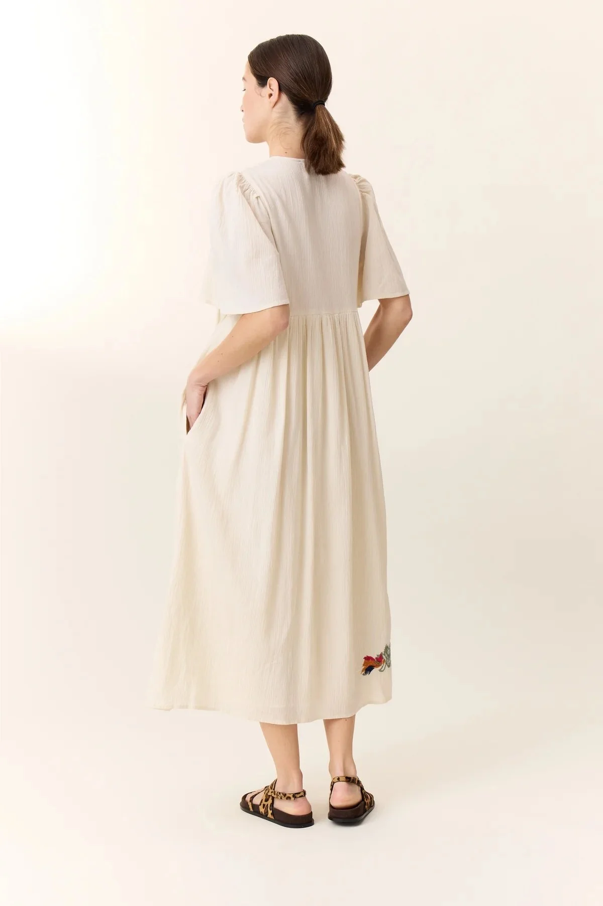 Robe-Risu-Pearl_Léon&harper_.jpg