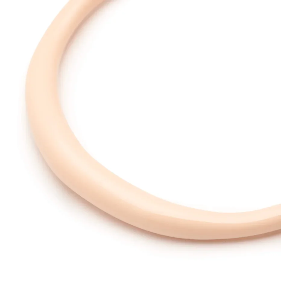 Bracelet fin latte look contemporain féminin