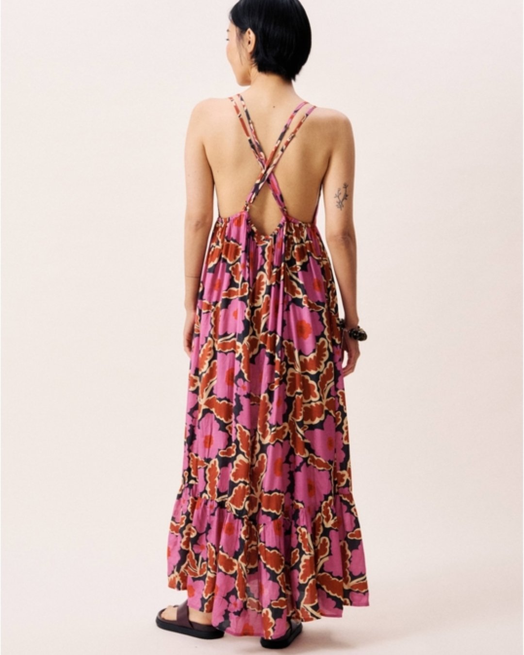 Robe pioneer violette rose fleurie et fluide dos nue  FrnchParis