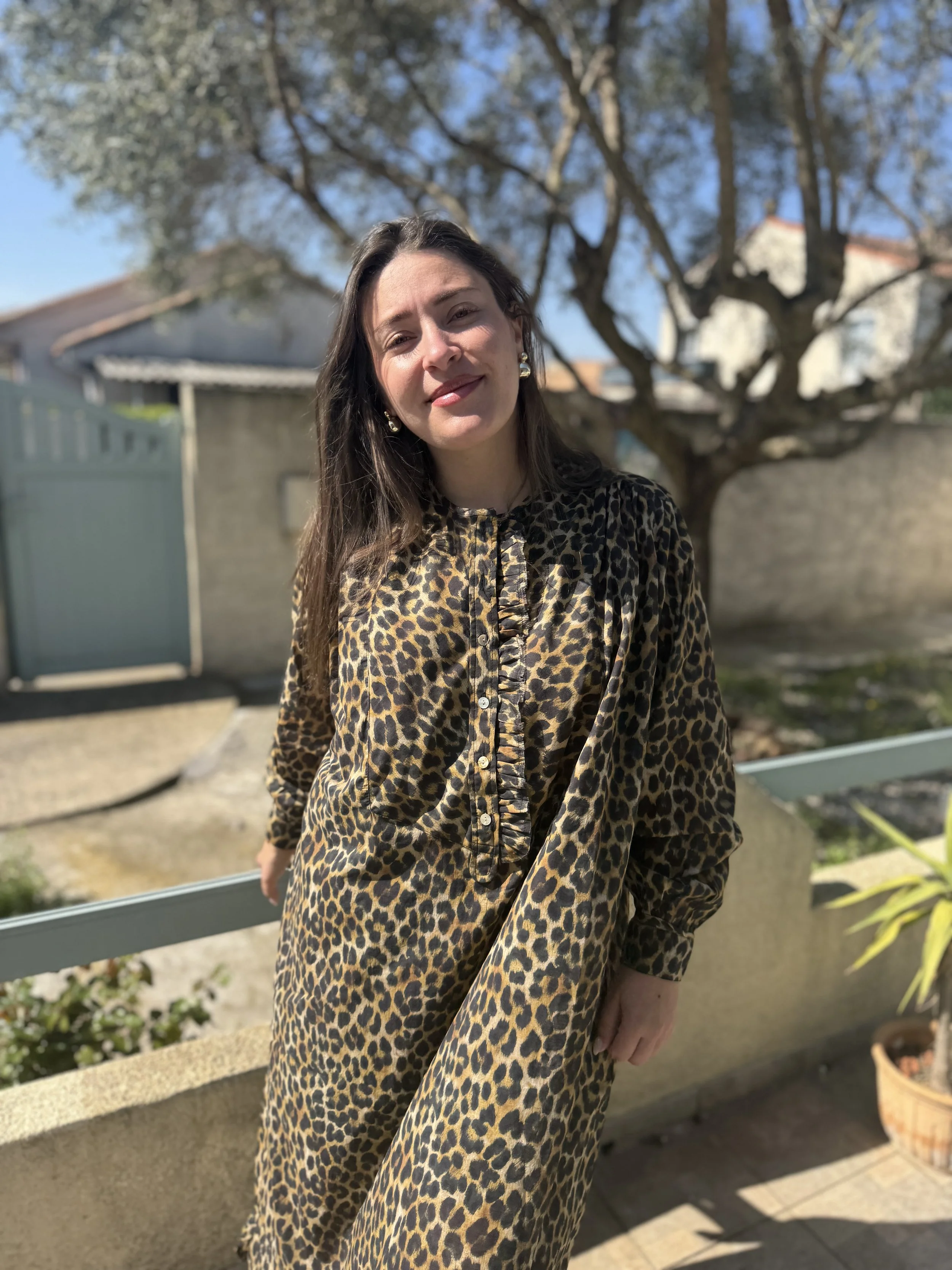 Robe Sally Hod Paris imprimé léopard : une coupe flatteuse pour un look moderne et féminin