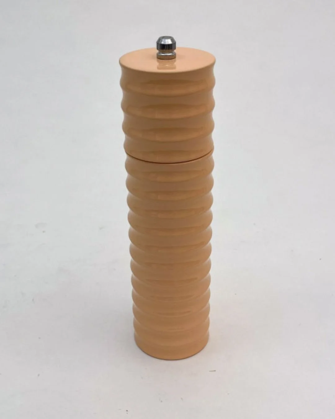 Moulin à sel nude au design minimaliste, idéal pour une table chic et une mouture précise au quotidien