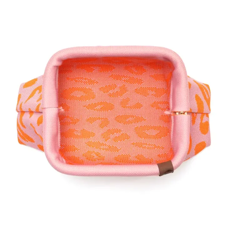 Pochette, à emporter Emma, fond rose pâle tâches léopard orange