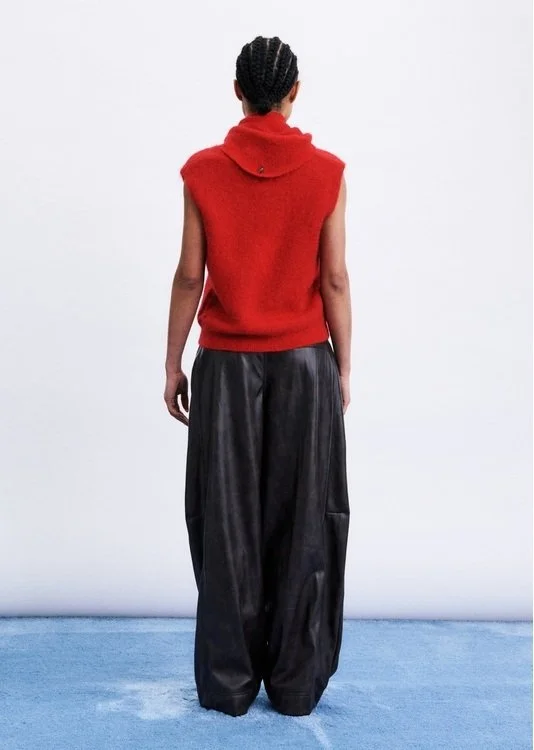 Écharpe FRNCH Hiji rouge maille texturée vue de dos