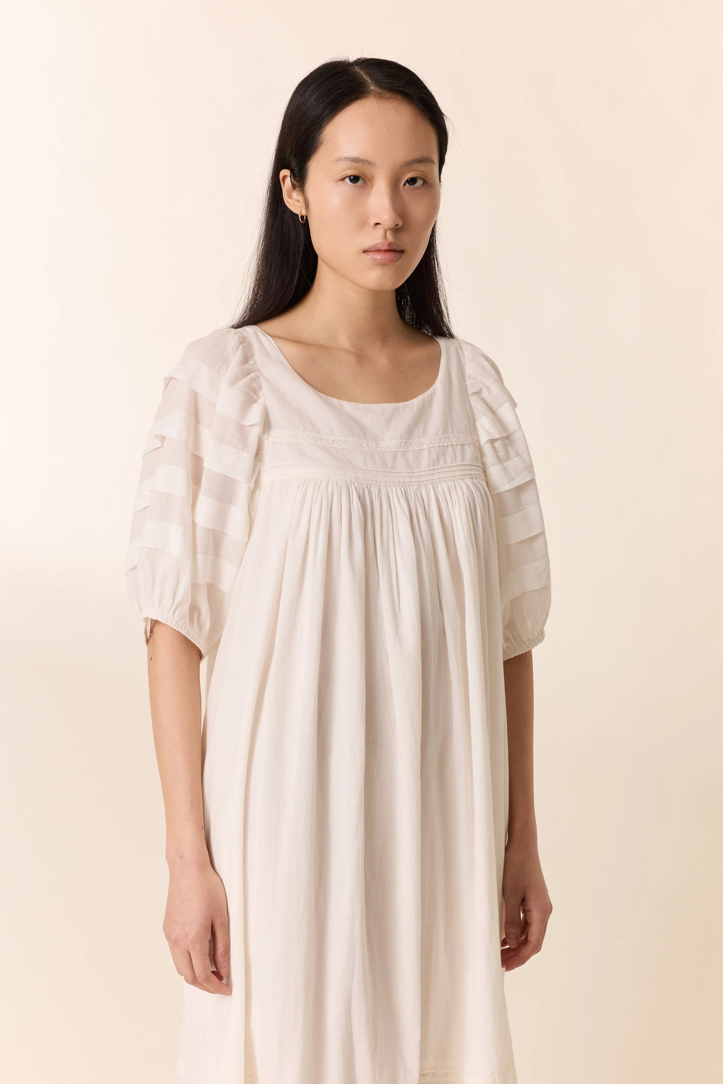 Robe blanche fluide Léon & Harper tenue estivale femme