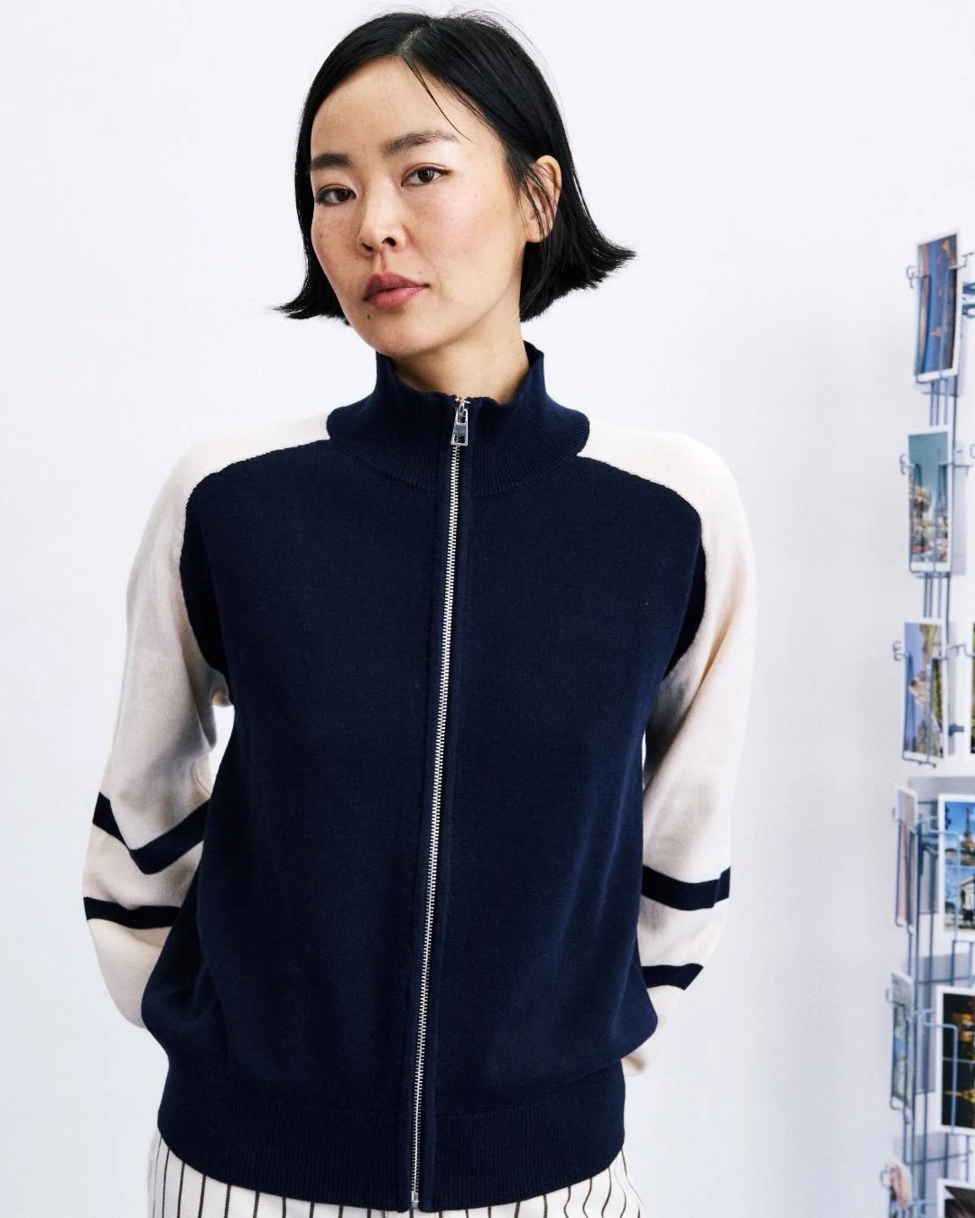 Détails Cardigan timbre Marine FrnchParis de face