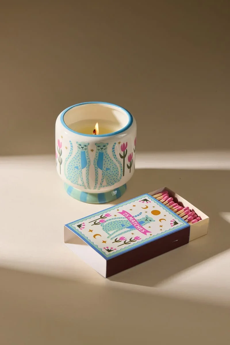 Bougie Linen & Orris Paddywax 8 oz dans son pot en céramique peint à la main