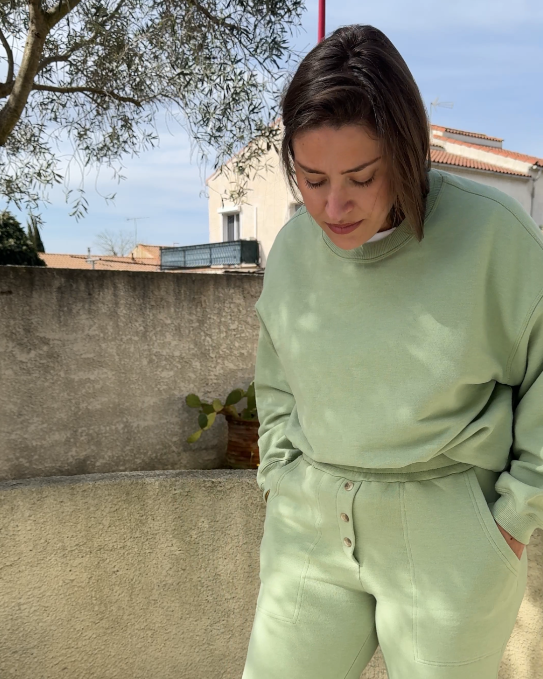 Sweat femme matcha manches longues Hod Paris parfait pour une tenue casual élégante.