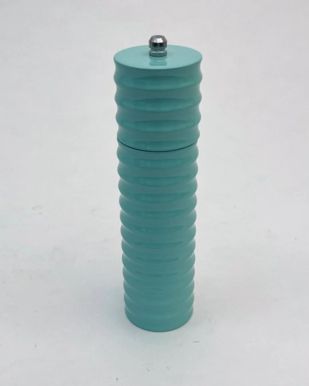 Moulin à épices noir finition brillante, objet déco pratique pour sublimer votre table et votre espace cuisine