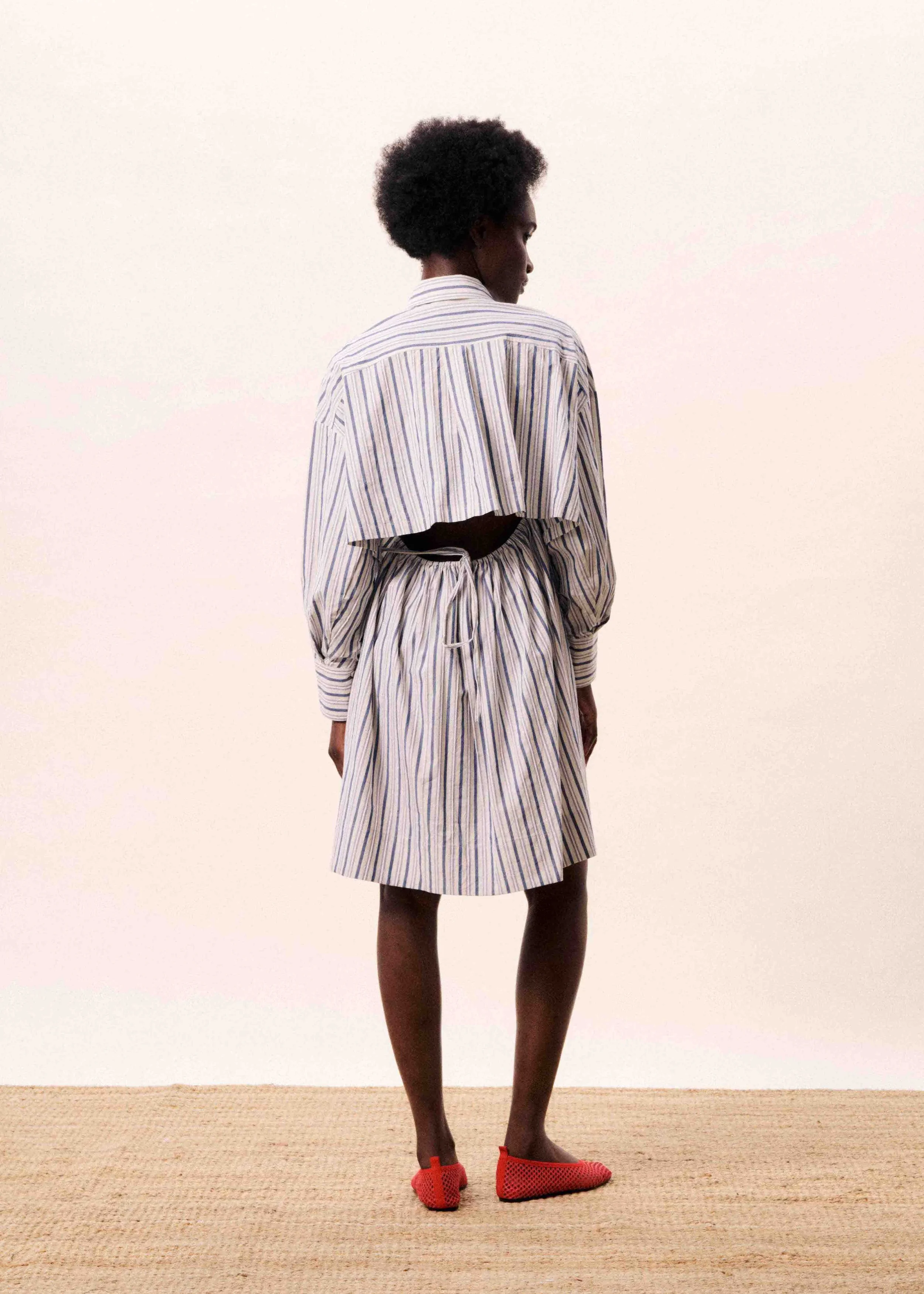 Robe Moana à rayure bleu jeans ouverte dans le dos Frnch-Paris.jpg