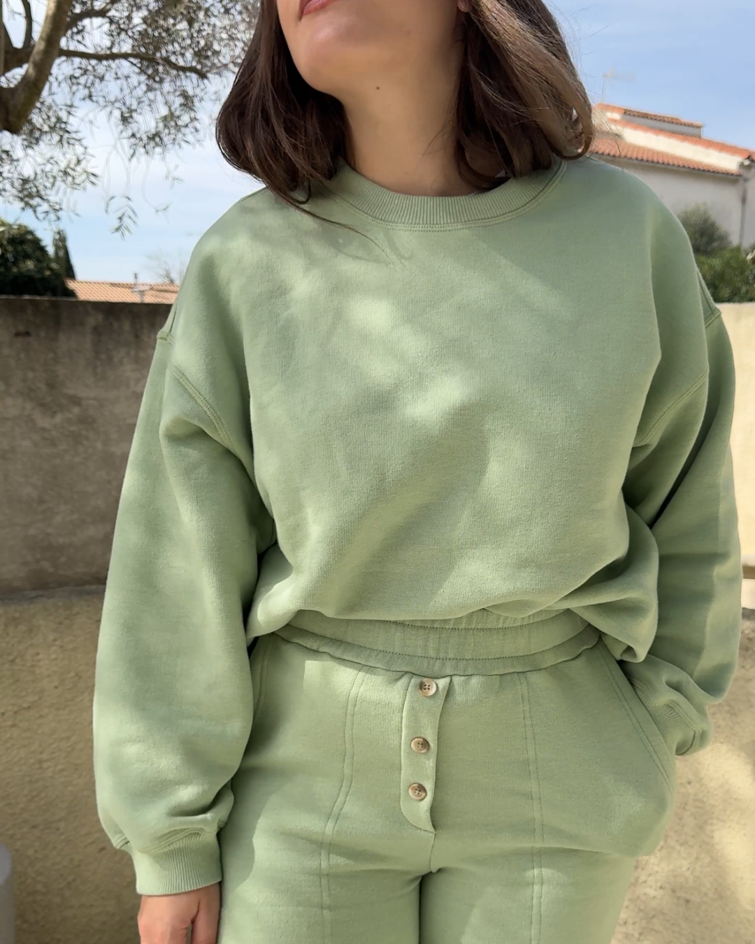 Sweat Victoire couleur matcha en coton pour un look féminin et décontracté.