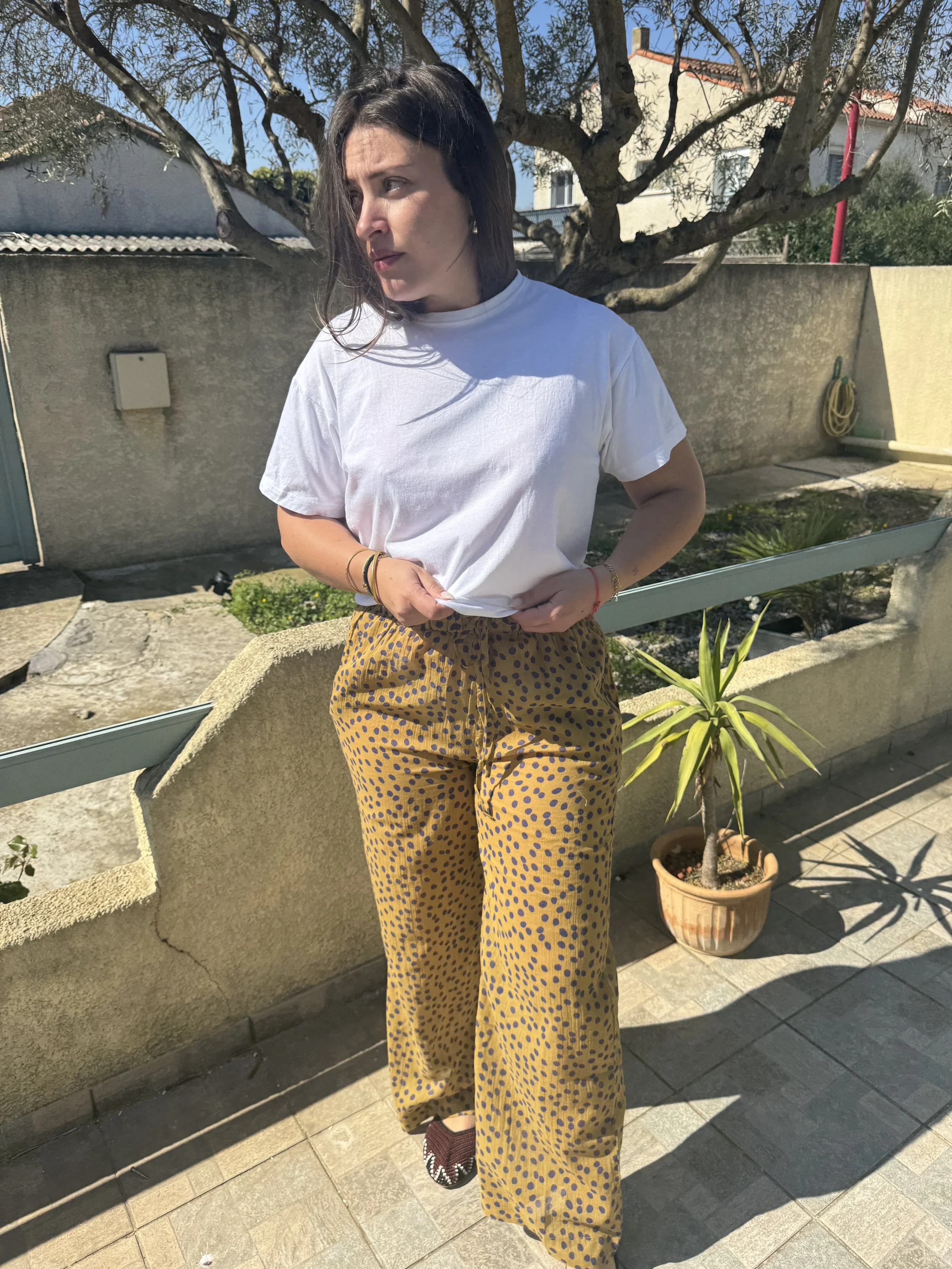 Adoptez le pantalon Poppy Hod Paris pour une silhouette moderne et féminine.