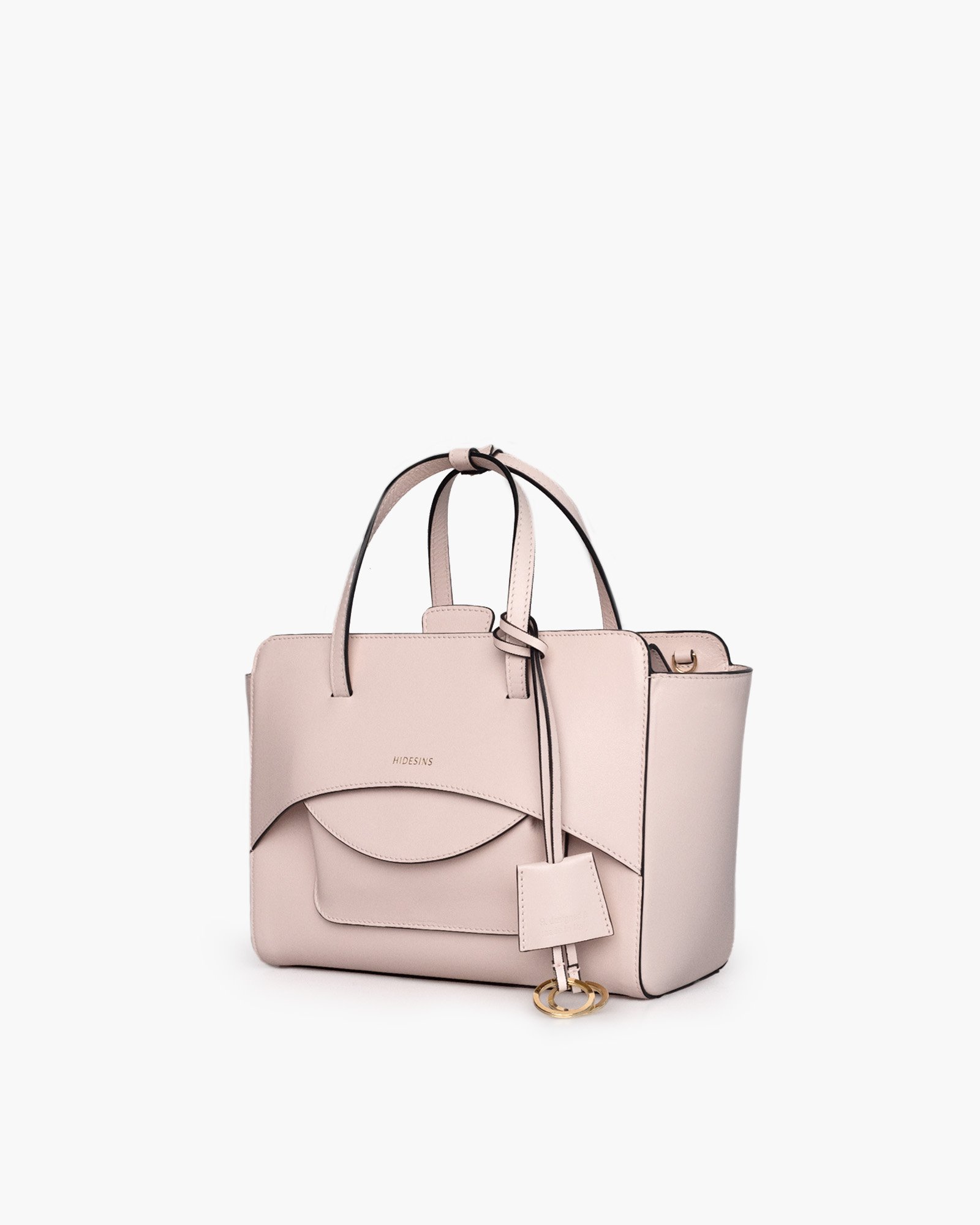 Détail quincaillerie plaqué or sur sac Flap S Premiere Rose Cipria, gros plan finitions