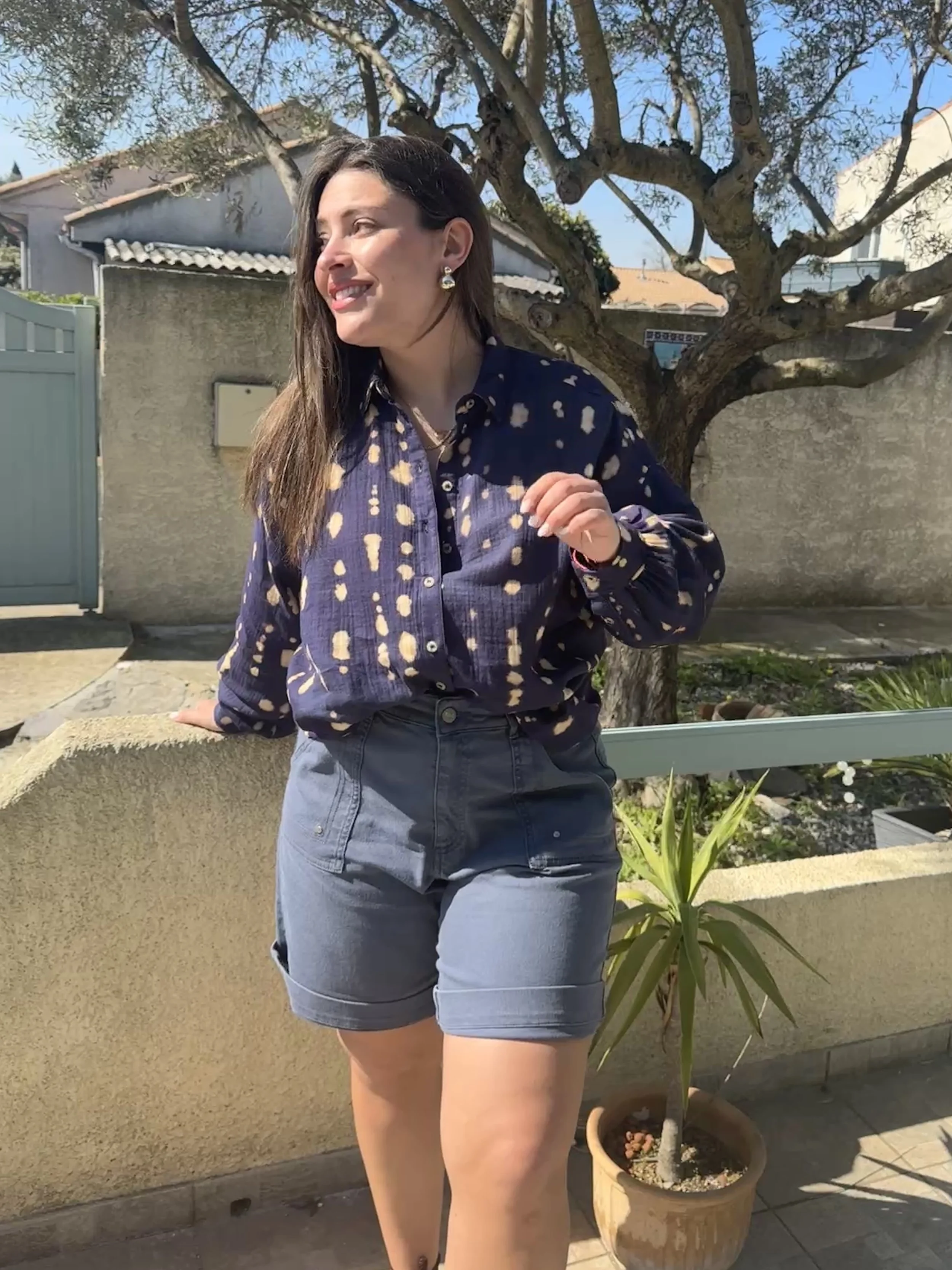 Chemise Kelly Navy Hod Paris : un imprimé tie & dye subtil pour un style unique.