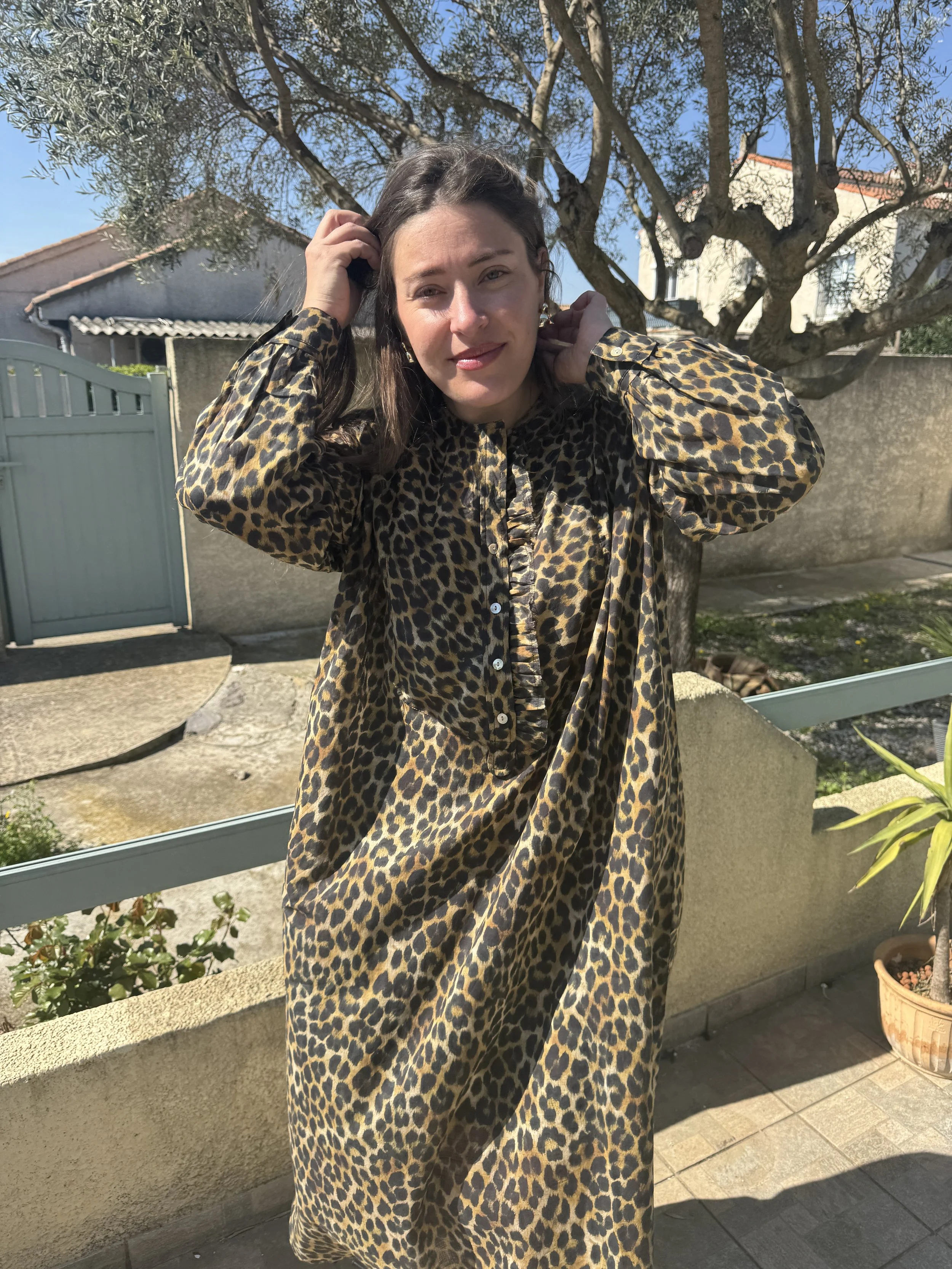 Craquez pour la robe Sally imprimé léopard de Hod Paris, parfaite pour sublimer votre silhouette