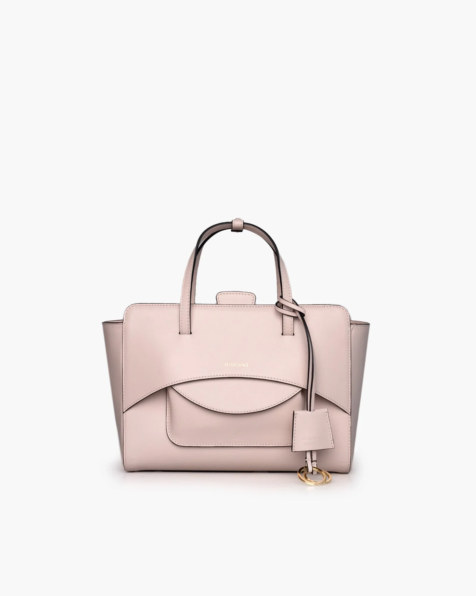 Sac Rose Cipria posé à plat, vue de dessus, silhouette architecturée cuir lisse