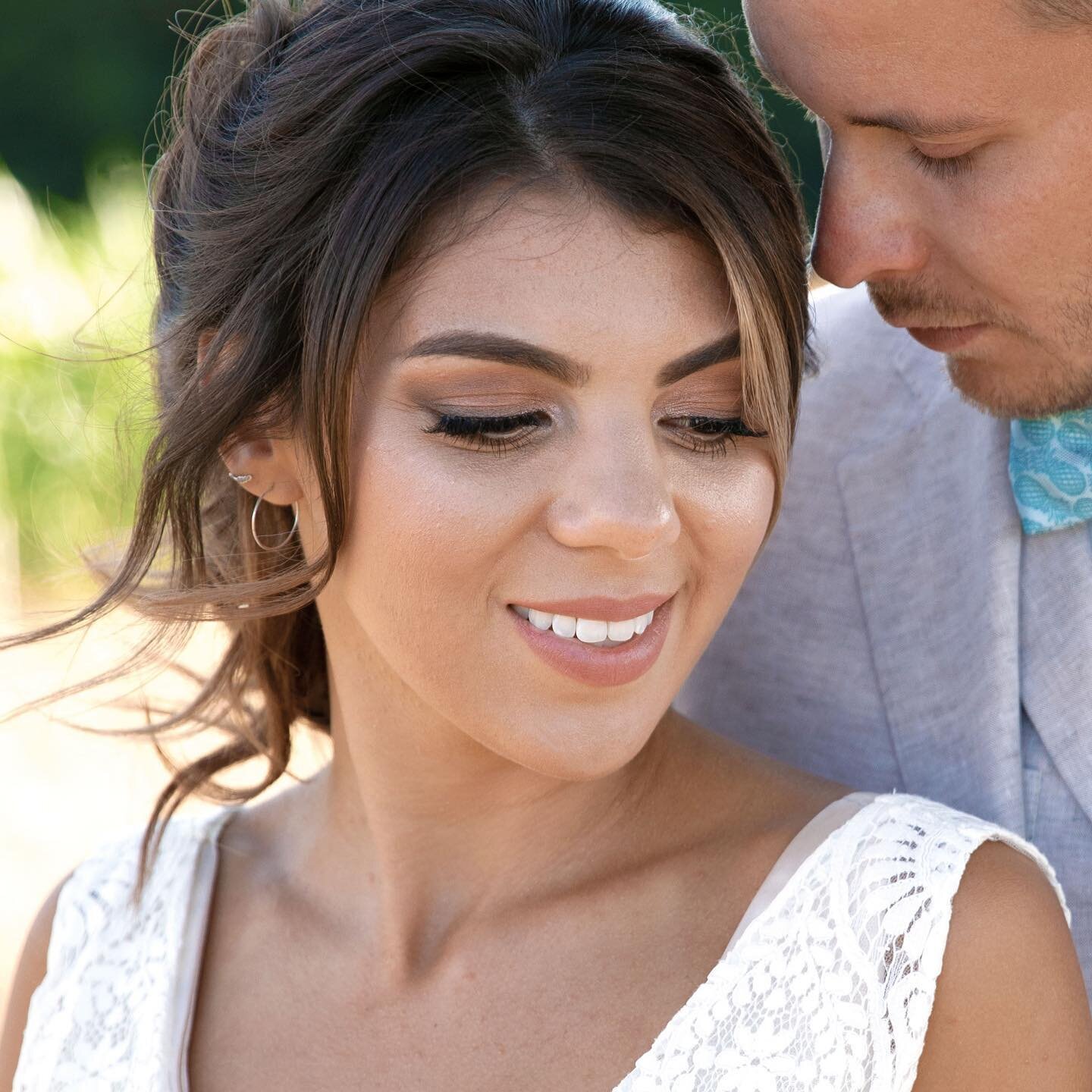 Wir sind DEIN PARTNER für BrautStylings ✨

Das Make-up braucht einen bestimmten Aufbau um den Ansprüchen gerecht zu werden. 
Es muss besonders sein ... darf aber NICHT &quot;angemalt&quot; aussehen. 
Es muss den ganzen Tag halten... auch wenn es 40