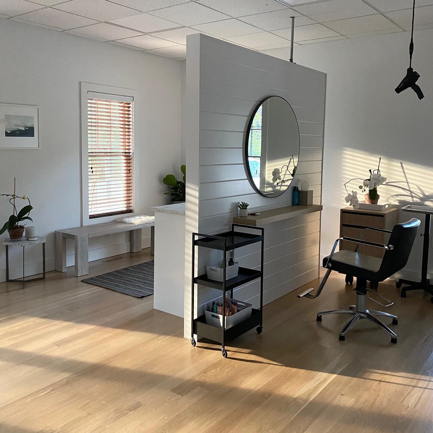 ✨WATERMILL LOCATION✨ Some updated pics! @phre_salon @amykmorrissey #mynewhome #watermill #newyork #hamptons #goldwell #framesi #redken #freestyle #kerastase #olaplex #highlights #color #haircut