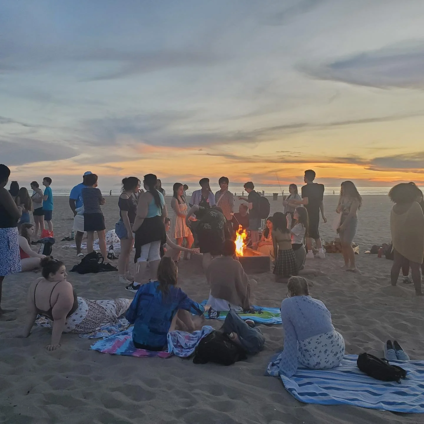 Beachside bonfires are the perfect way to wrap up our first full day in California! ☀️