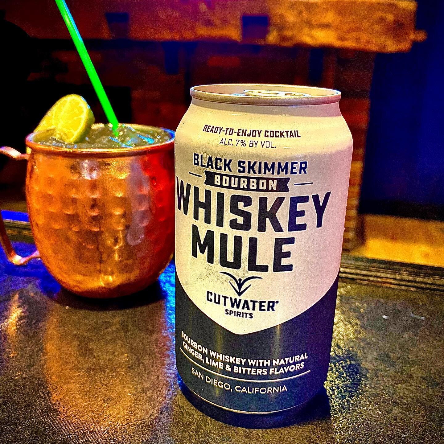 So everyone has been CRUSHING the @cutwaterspirits Vodka Mule, so we decided to bring in the Whiskey Mule...let me tell you I can&rsquo;t decide which one I like better. SO GOOD. 🙌🙌🙌 #drinks #cutwaterspirits #heidelberg #dayton #whiskeymule @heide