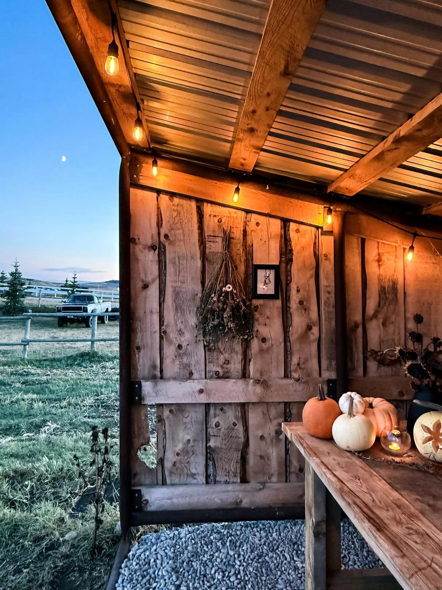 Clear skies and calm winds mark the end of the season&rsquo;s harvest and chores. Gathering the remaining pumpkins, a handful of dried sunflowers, cornflowers, strawflowers, celosia and scabiosa pods, I decorated the long farmhouse table and surround