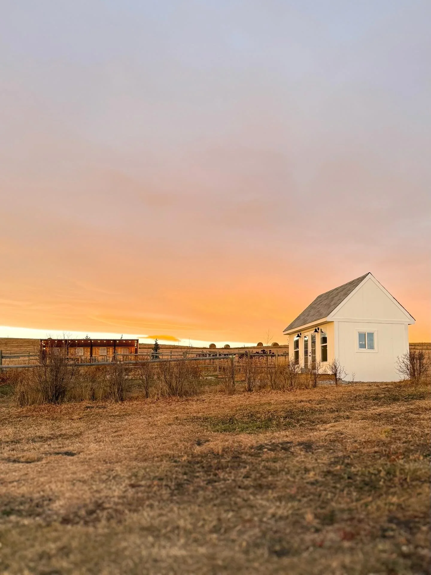 After the first snowfall in early October, there has been little precipitation since, and I think we&rsquo;ve all been enjoying this mellow weather very much. Mornings and evenings paint the skies with gentle coral and peach shades, while casting mut