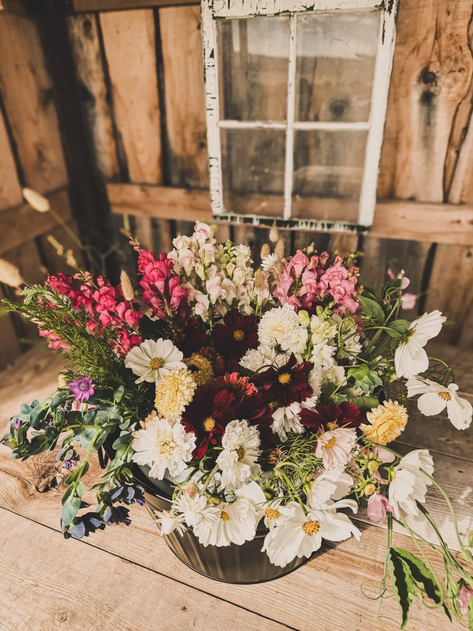 Another flowery week has come and gone. Bouquets, buckets filled to the brim with romantic blooms and delightful floral experiences at the farm have filled our days with magic. And, I must express how appreciative we are for all the ways our communit