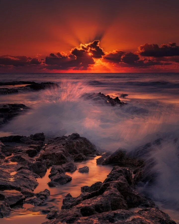 🇪🇸 Cuando estaba apunto de irme ocurre esto. Todav&iacute;a estoy impresionado por el espectacular amanecer. Espero que os guste!!! Pod&eacute;is dejar vuestra opini&oacute;n en los comentarios.

🇺🇸 When I was about to leave this happened. Still 