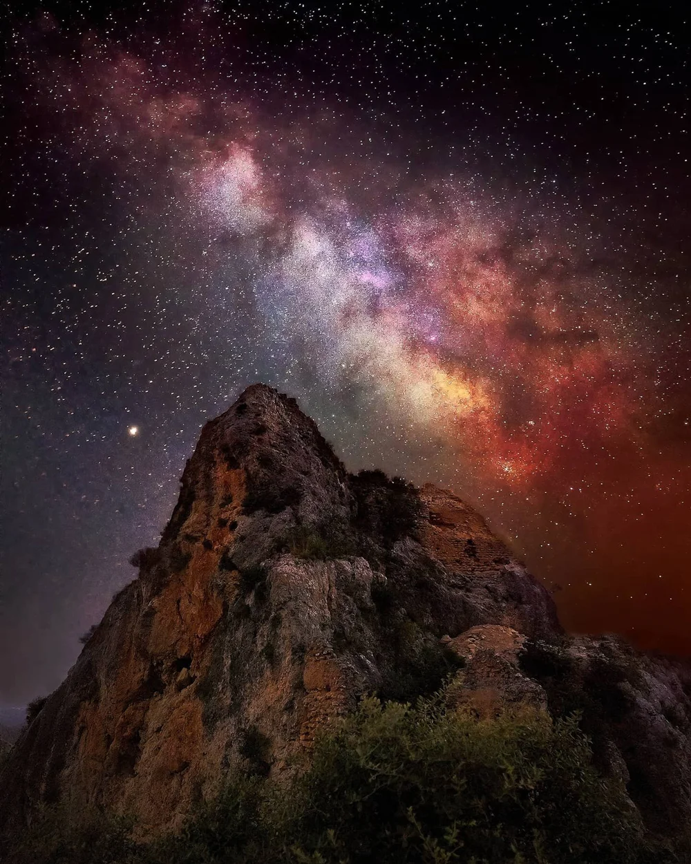 Hello, I have been thinking for a long time about the idea of ​​sharing everything that is necessary to take photos like this. If you look at the carousel you will see all the steps that are needed to take this photo. From planning to editing. 
Acces