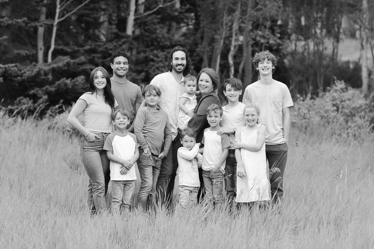 01_James-Katie-Stokes-Wisconsin-Photographers-Large-Family-23.jpg