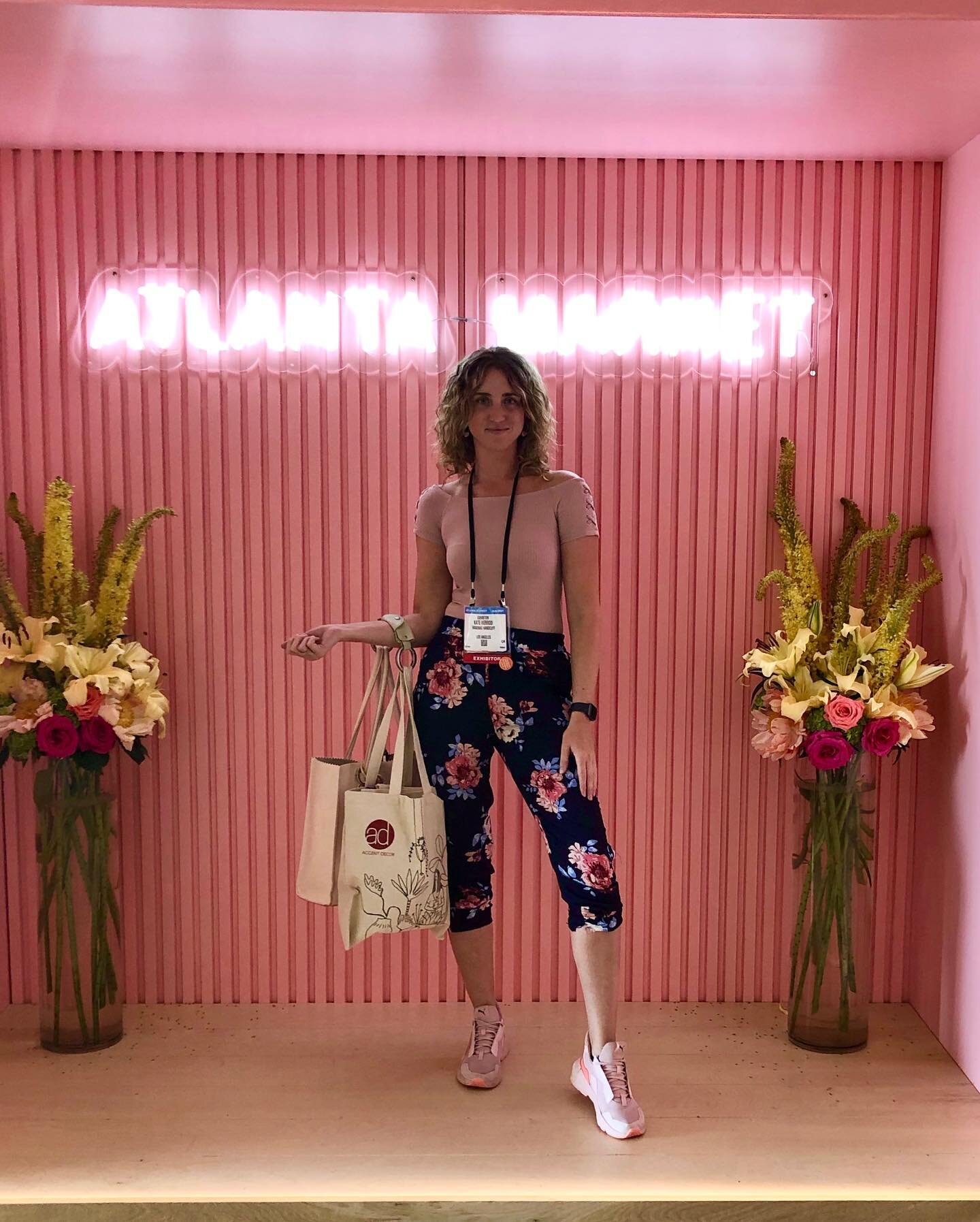Same market, different year 💛💚💙 Happy to be &lsquo;cuffed up with Handbag Handcuffs again.  #cuffingseason #handbaghandcuff #justcallkate #bagdump 

@handbaghandcuff 
@americasmartatl 

Come visit me! Building 2, floor 4, booth 200