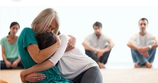 CONSTEL.LACIONS FAMILIARS AMB SOMATIC EXPERIENCE