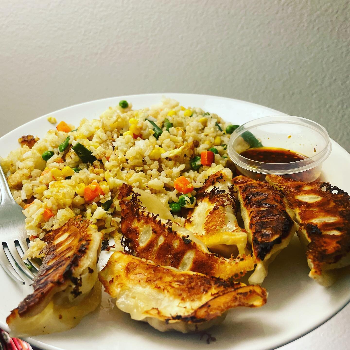 Chicken potstickers from Trader Joe&rsquo;s made with brown &ldquo;fried&rdquo; rice with mixed veggies. You can add chopped chicken breasts for additional protein and saut&eacute;ed spinach to optimize this meal even further. What&rsquo;s your favor