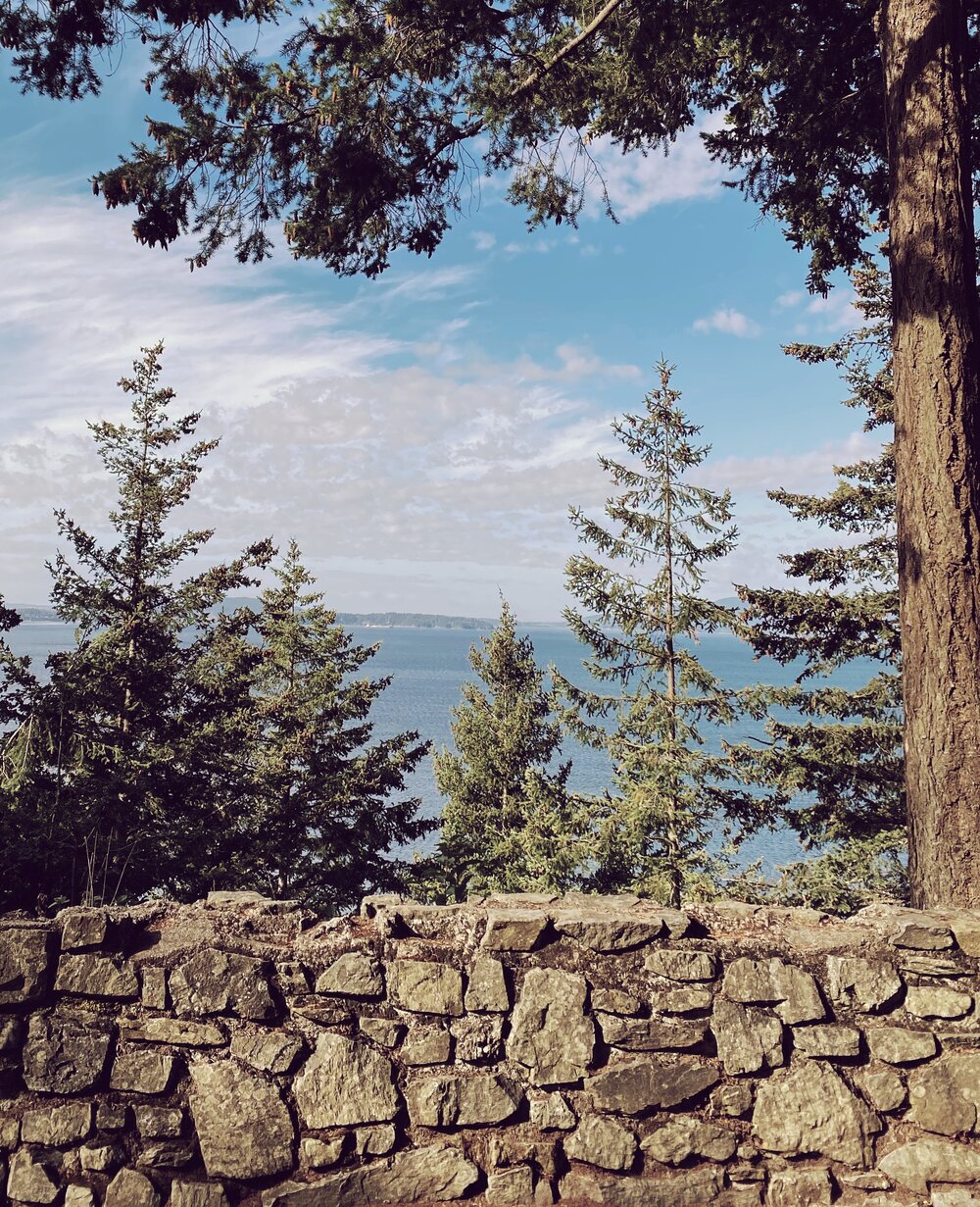Viewpoint on the famous Chuckanut Drive in Washington State 