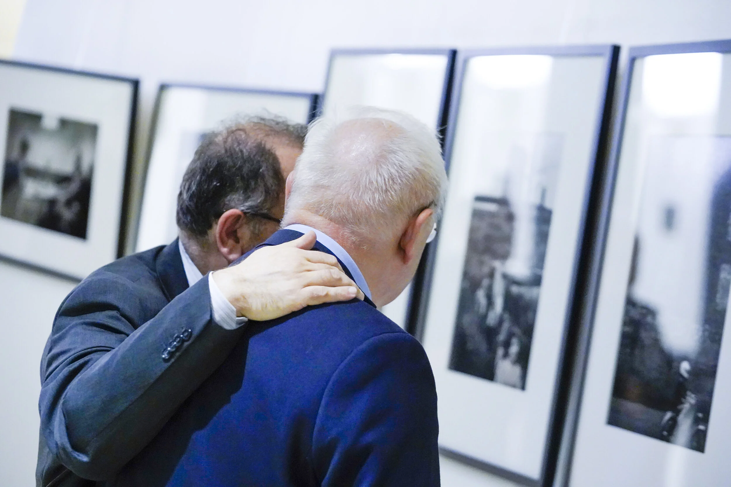 Reportage photo institutionnele pendant l'inauguration d'une exposition au Comité Economique et Social europoéen | Photographe corporate professionnel Bruxelles