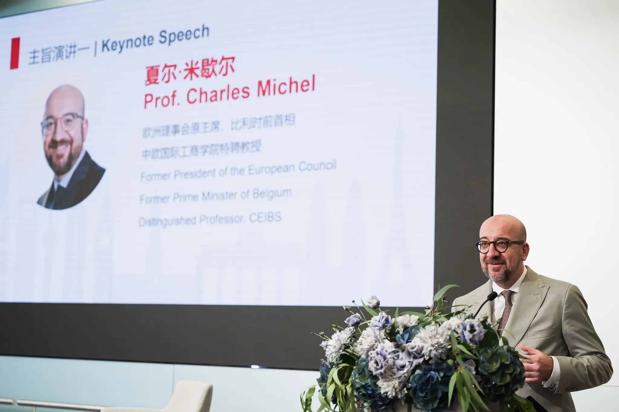 Charles Michel phographié pendant une conférence internationale à Bruxelles, dans le quartie européenn