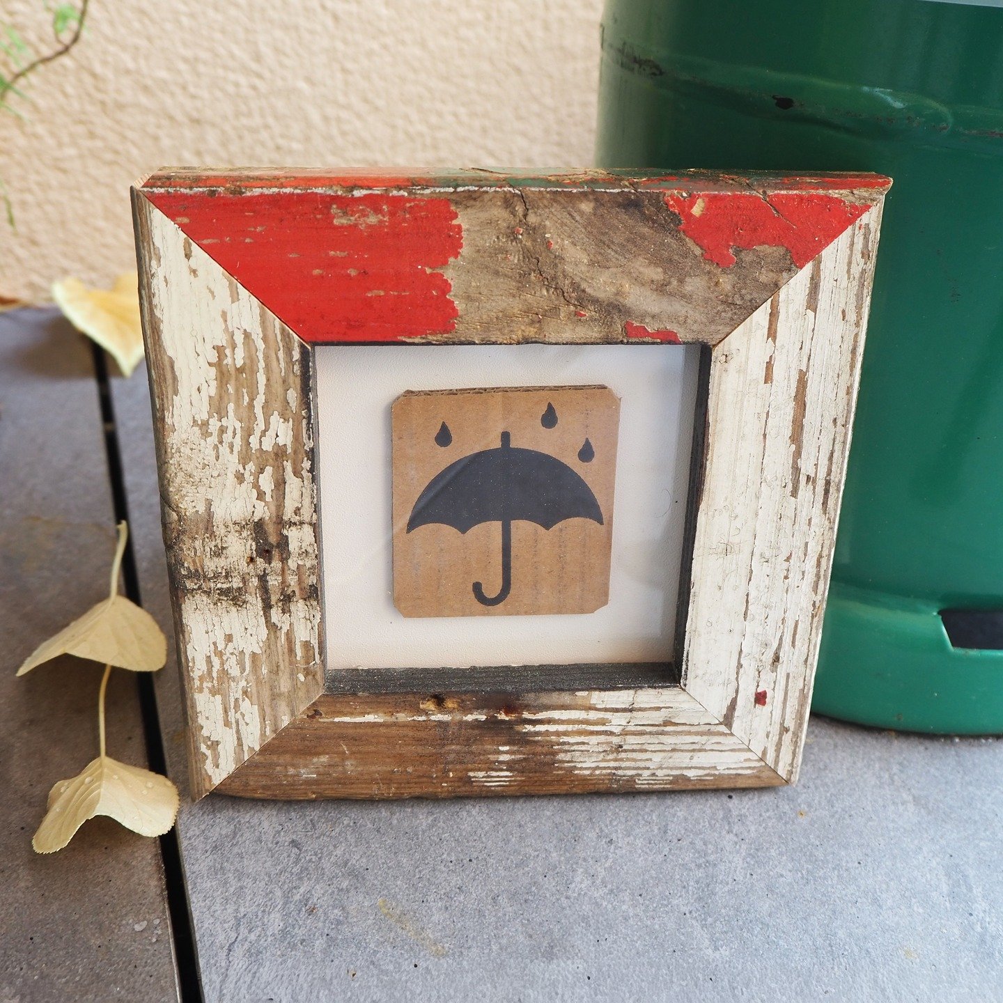 .
.
.
.
.
.
.
#handwerk
#holzhandwerk
#upcyclingdesign
#holzmitgeschichte
#werkstattliebe
#woodwork
#reclaimedwood
#handmadebern
#craftsmanship
#sustainableart
#slowdesign
#designobjects
#reusedmaterials
#vintagewood
#rusticdecor
#interiordetails
#in