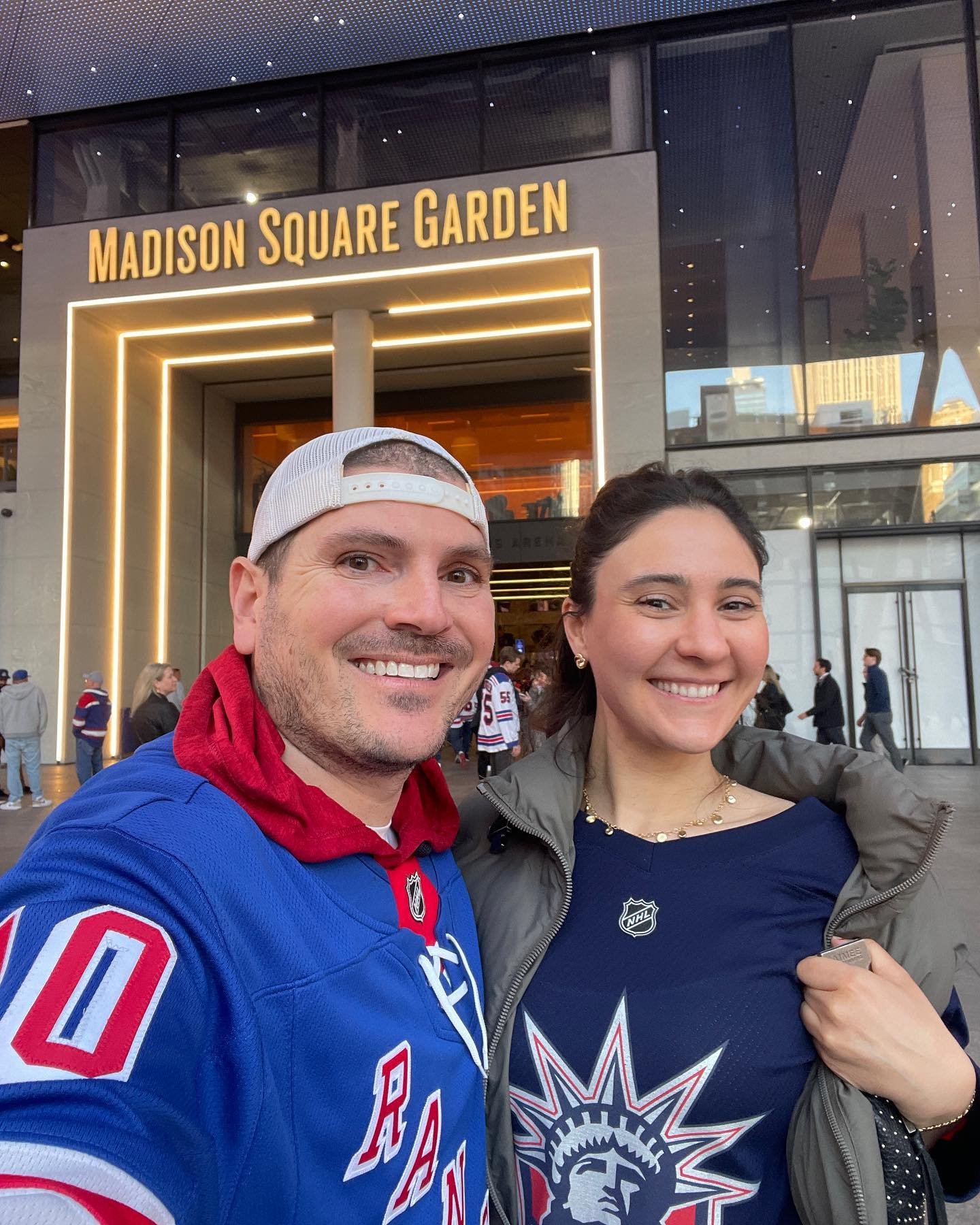 If it wasn&rsquo;t for Robby, I wouldn&rsquo;t know what&rsquo;s happening in the world of SPORTS! 
.
Rangers won at the Garden Last Night! They&rsquo;re one step closer to the Stanley Cup,  no one lost any teeth, and somehow I was hoping to make a w