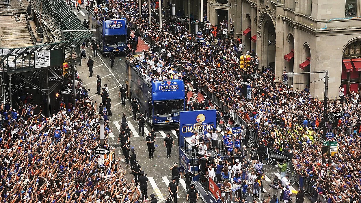Parade 1.jpg