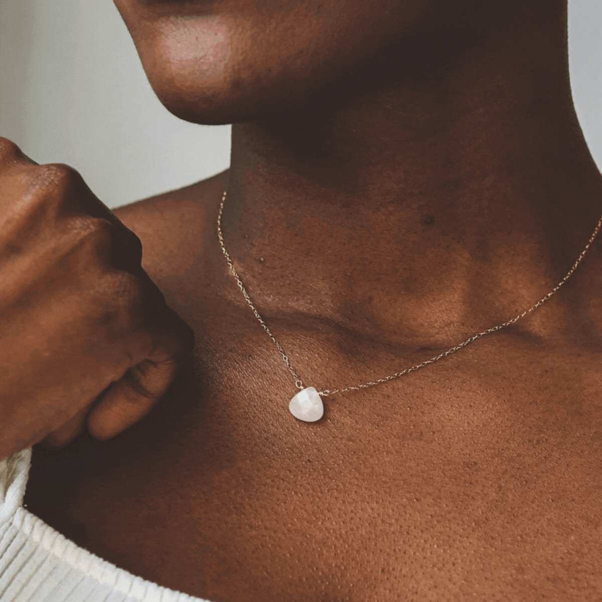Ari Heart Gold Pendant Necklace in Bubblegum Pink Kyocera Opal | Kendra  Scott