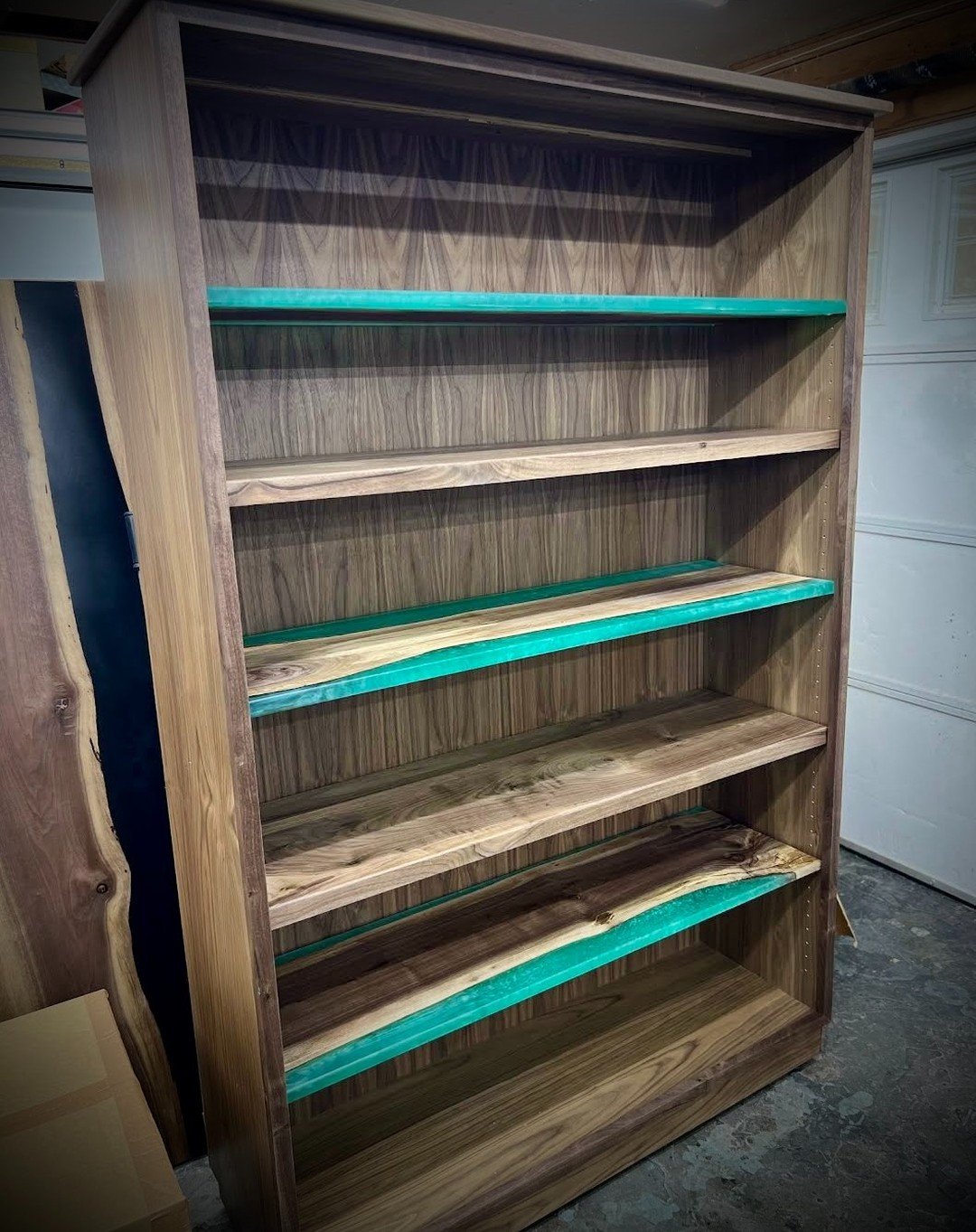 Completed this unique #bookcase with three #epoxyresin #shelves to match an existing #desk I built for the client!

#woodworking #wood #maker #diy #etsy #etsyshop #buyhandmade #booknerd #booklove #books #office #officedesign