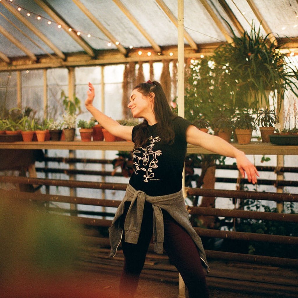 EXUBERANT JOY // A few weeks ago, I had the immense pleasure of taking an improv dance class at @grayesgreenhouse taught by the incomparable @marleegrace. It was an exercise in trust and vulnerability and I walked away feeling connected and grounded 