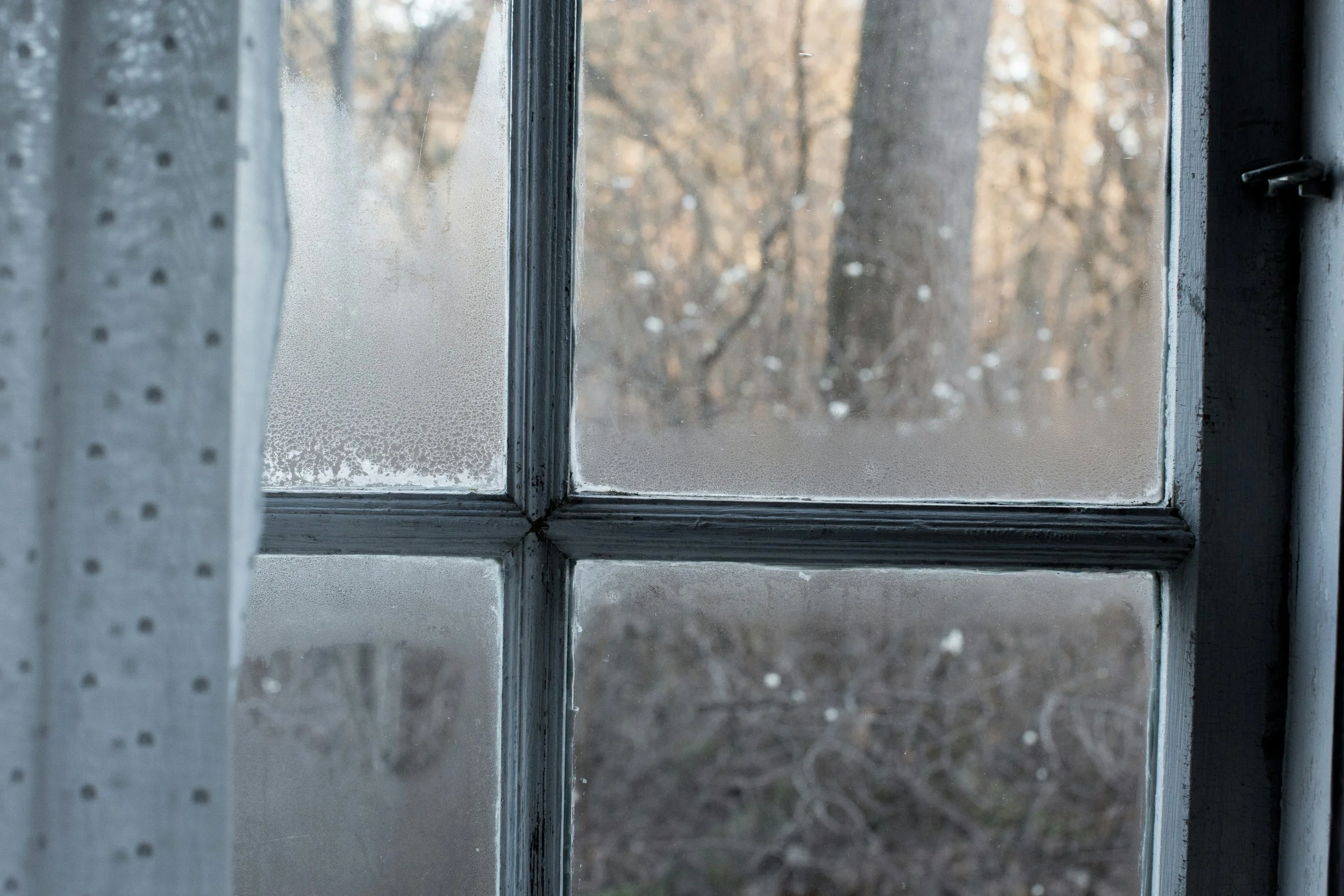 The Hidden Challenge of Calgary Winters: Dry Air Inside and Condensation on Windows
