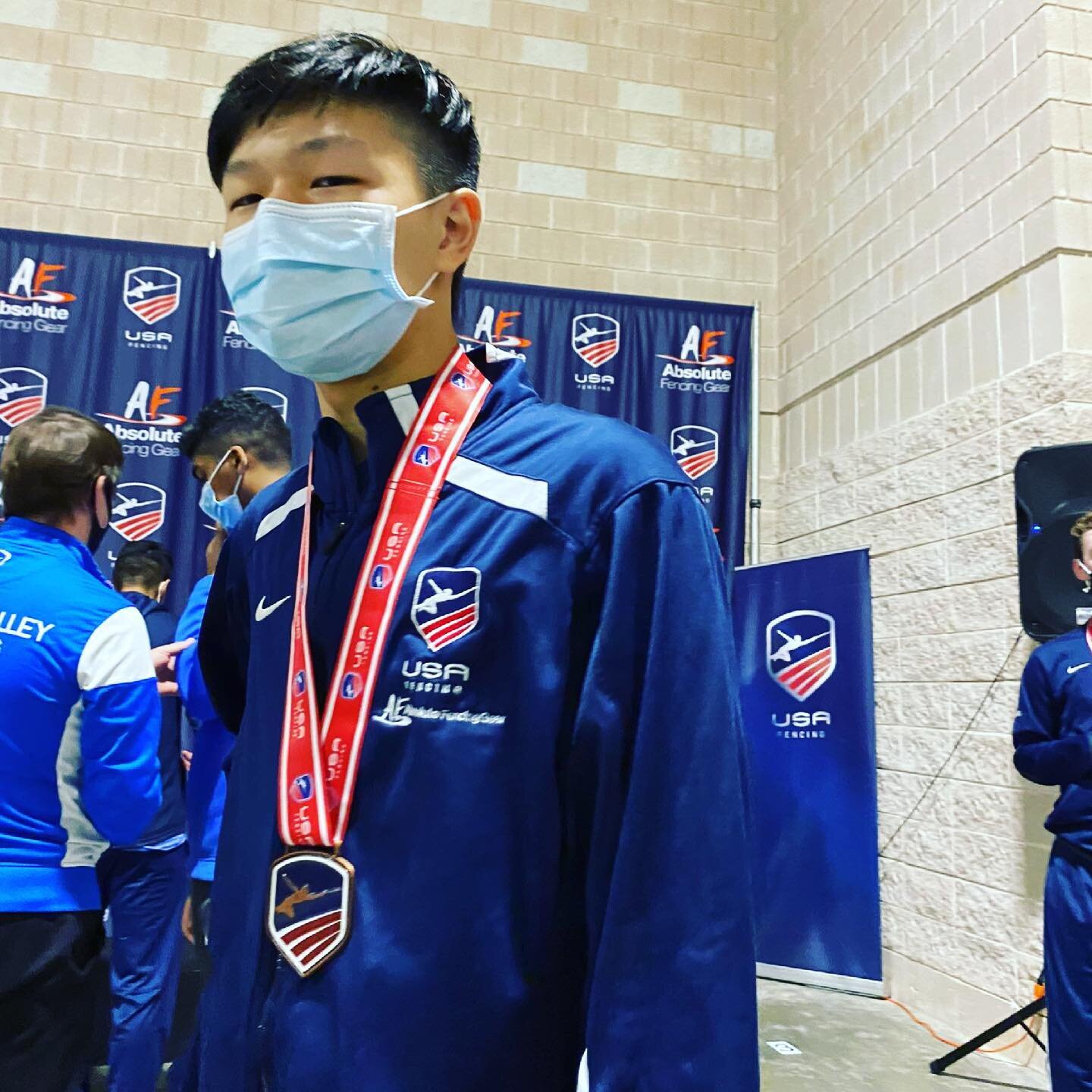 Brandon Li has an amazing 5th place finish in D1MF. Congratulations #marxfencingacademy#acenterforexcellence #usfencing