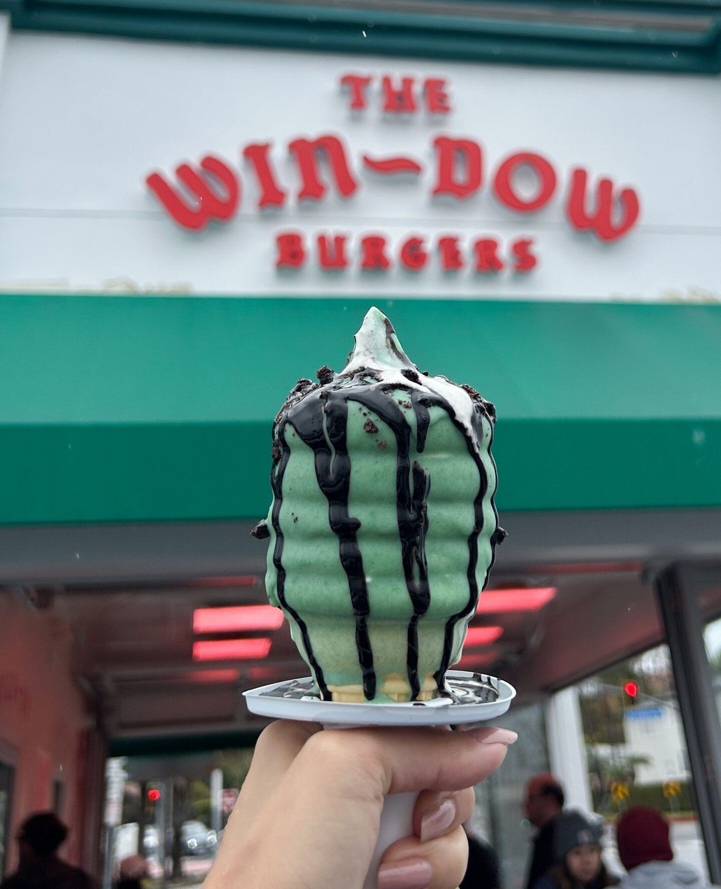 DIP IN ~ to the mint cookies &amp; cream🍦find it at our Long Beach and Silverlake locations🍦⁠
#TheWinDowLA⁠