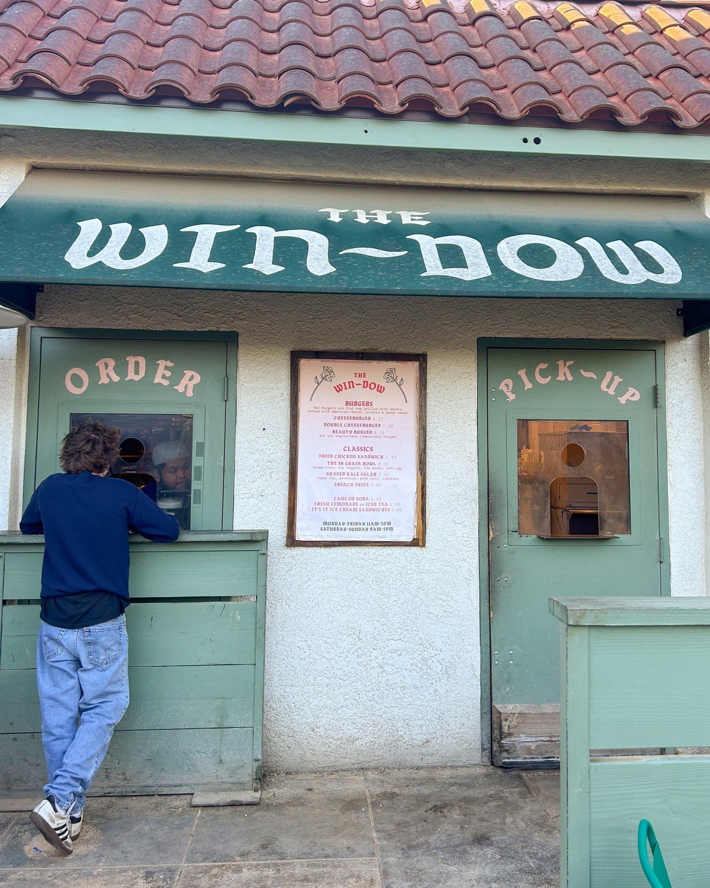 STEP ON ~ up, it's time to order burgers🍔⁠
#TheWinDowLA